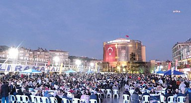 Aydınlılar, Büyükşehir Belediyesi'nin iftar sofralarında buluşuyor