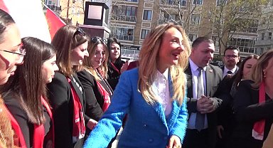 AYLİN NAZLIAKA: 