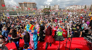 BAYRAKLILI ÇOCUKLAR ŞENLİKTE BULUŞTU