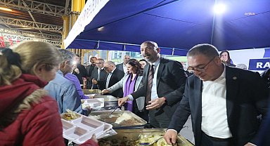 Binlerce Aydınlı, iftarını Aydın Büyükşehir Belediyesi'nin sofralarında açtı