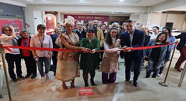 BORNOVA’DA SIRA DIŞI SERGİ: ÇAY POŞETİ SANATI SERGİSİ BÜYÜK İLGİ GÖRDÜ 