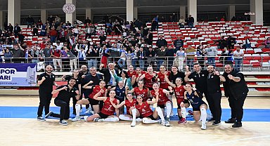 BOZÜYÜK BELEDİYESİ KADIN VOLEYBOL TAKIMI, 1. LİG’İ GARANTİLEDİ