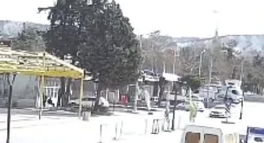 BURDUR’DA SEÇİM ÇALIŞMASI YAPAN BAŞKAN ADAYININ ÜZERİNE AĞAÇ DEVRİLDİ