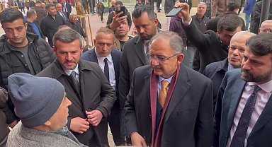 ÇEVRE VE ŞEHİRCİLİK BAKANI ÖZHASEKİ'YE DERT YANAN VATANDAŞ: