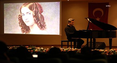 EFES SELÇUK'TA DENGİN CEYHAN’IN 'PİYANONUN KADINLARI' RESİTALİ BÜYÜK BEĞENİ TOPLADI