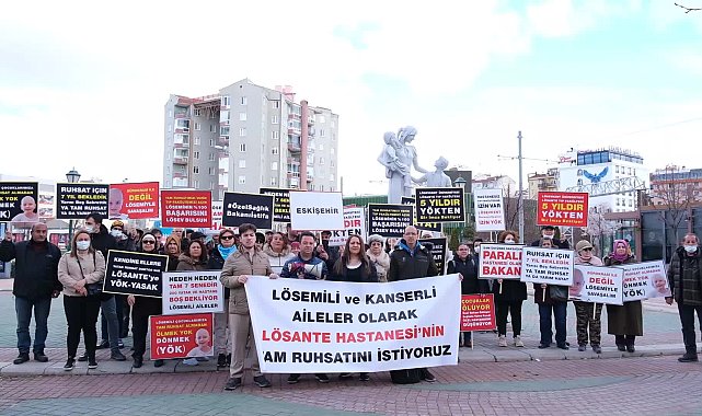 ESKİŞEHİR'DE LÖSEV GÖNÜLLÜLERİNDEN SAĞLIK BAKANI KOCA'YA TEPKİ: