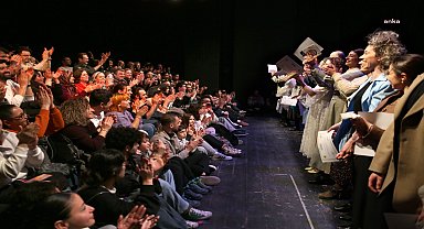 ESKİŞEHİR GENÇLİK SAHNESİ “HAPŞIRIK” OYUNUNU SAHNELEDİ