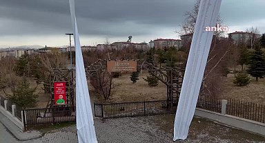 İYİ PARTİ'NİN ERZURUM ADAYI, AKP’Lİ BELEDİYENİN SATTIĞI ARAZİ VE GAYRİMENKUL LİSTESİNİ PARKA ASTIRDI