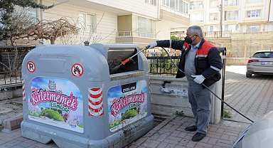 Kırşehir Belediyesi'nden kentte ilaçlama çalışması