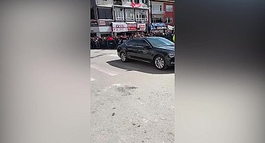 KIZI VE TORUNLARI HATAY'DA ENKAZ ALTINDA KALAN SUNA ÖZTÜRK, AKSARAY'A GELEN CUMHURBAŞKANI ERDOĞAN'IN KONVOYUNUN ARKASINDAN KOŞTU: