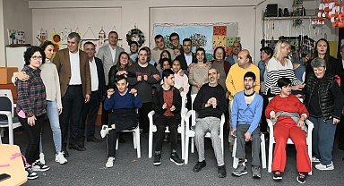 Kuşadası Belediye Başkanı Günel, Erdoğan öven Engelliler Köyü'nde öğrencilerle buluştu