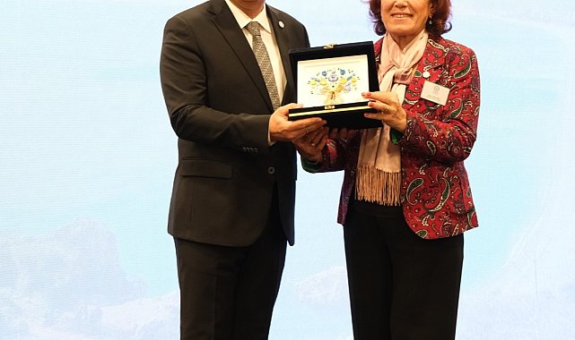 KUŞADASI BELEDİYESİ, ‘EN İYİ ÇEVRE EĞİTİM ETKİNLİKLERİ’ ÖDÜLÜNE LAYIK GÖRÜLDÜ