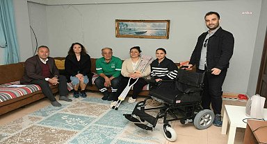 KUŞADASI BELEDİYESİ’NDEN VATANDAŞA TEKERLEKLİ SANDALYE DESTEĞİ
