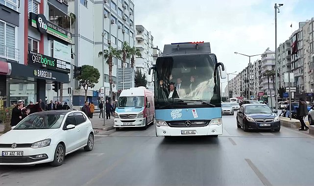 MERSİN BÜYÜKŞEHİR BELEDİYE BAŞKANI SEÇER, ŞEHİR TURUYLA HALKI SELAMLADI