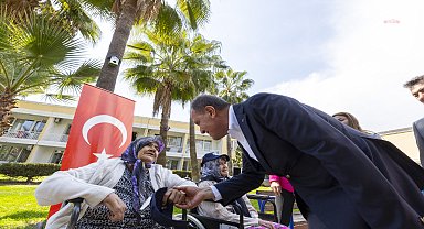 MERSİN BÜYÜKŞEHİR BELEDİYE BAŞKANI SEÇER, YARDIM VE İYİLİK VAKFI HUZUREVİ’Nİ ZİYARET ETTİ