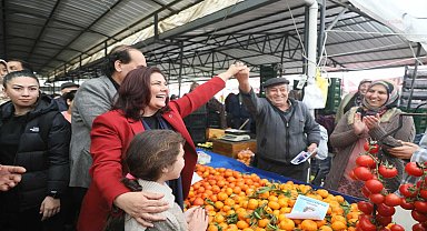 Özlem Çerçioğlu, Karpuzlu Pazarı'nda vatandaşlarla buluştu