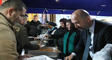ÖZLEM ÇERÇİOĞLU, SÖKELİLER İLE İFTAR PROGRAMINDA BULUŞTU