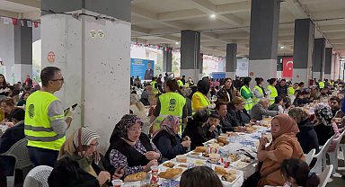 SEYHAN BELEDİYESİ, İLÇE HALKINI İFTAR SOFRALARINDA BULUŞTURUYOR
