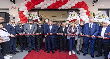 VAHAP SEÇER, ECZANE AÇILIŞINA KATILDI