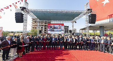 VAHAP SEÇER, MEZİTLİ CEMEVİ'NİN AÇILIŞI’NA KATILDI: “BİR BEBEK HASSASİYETİ İLE DEMOKRASİYİ KORUMAK LAZIM”