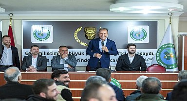 Vahap Seçer, Tarsus'ta hal esnafını ziyaret etti: "Buraya yaptığımız çalışmayı hal, tarihinde görmedi"