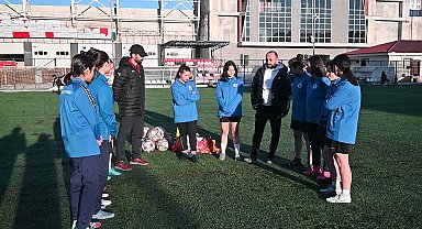 YOZGAT'TA KURULAN YURDUM GENÇLİKSPOR KADIN FUTBOL TAKIMI ANTRENÖRÜ EMRE ÇİMENTEPE: “ÜLKEMİZDE YENİ YENİ KADIN FUTBOLUNA YÖNELİM VAR”