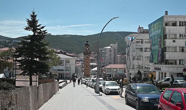 Yozgat'ta oy verme işlemi sorunsuz devam ederken yaşlı ve rahatsızlığı olan vatandaşların okul merdivenlerini çıkmakta zorlandığı görüldü
