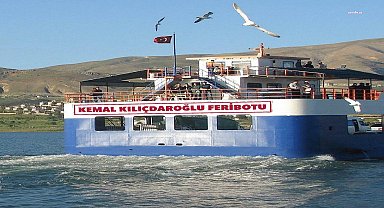 Akp'li Pertek Belediyesi, feribottan Kemal Kılıçdaroğlu'nun ismini kaldırdı
