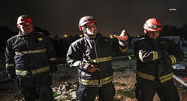 ANTALYA BÜYÜKŞEHİR BELEDİYESİ İTFAİYESİ’NDEN PERSONELE DEPREM SİMULASYON ENKAZINDA EĞİTİM