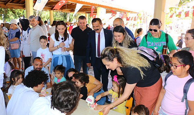 Antalya Büyükşehir Belediyesi'nin '23 Nisan Çocuk ve Uçurtma Festivali' devam ediyor