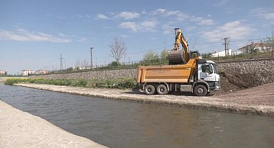 ASKİ Ankara Çayı'nı temizliyor