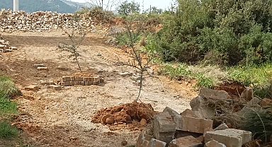Aydın Karacasu'da seçimi kaybeden muhtar, "tapulu arazim" diyerek yolu kapattı