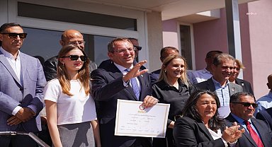 Ayvalık Belediye Başkanı Mesut Ergin mazbatasını aldı
