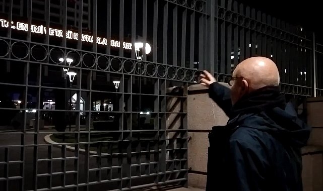 BAKANLIK ÖNÜNDE OTURMA EYLEMİ BAŞLATAN CHP'Lİ TANAL: