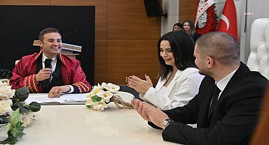 Balıkesir Büyükşehir Belediye Başkanı Akın, ilk nikahta sözünü tuttu