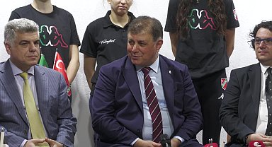 Başkan Tugay'dan Sakız Adası'ndaki voleybol turnuvası için dostluk mesajı: "Komşu ülkemizle sportif ilişkilerin gelişmesine önem veriyorum"