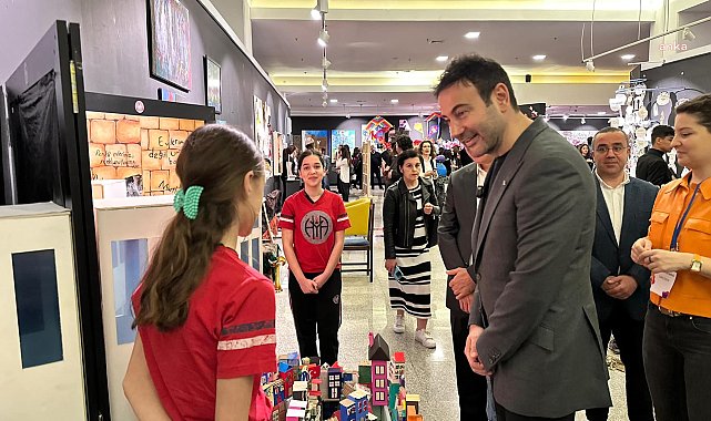 Beşiktaş'ta "7. Uluslararası İstanbul Çocuk ve Gençlik Sanat Bienali" kapılarını açtı