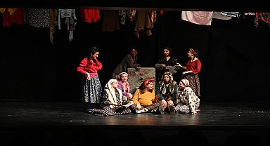 BOZÜYÜK BELEDİYE TİYATROSU, “MACBETH ABLA” ADLI OYUN İLE SEZONU KAPATTI