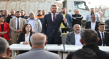 Buca Belediye Başkanı Görkem Duman belediye personeliyle bayramlaştı