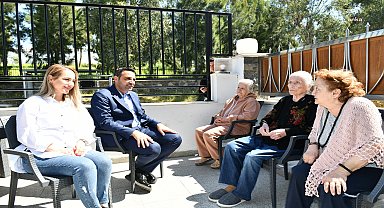 Çiğli Belediye Başkanı Onur Emrah Yıldız'dan huzurevi ziyareti: "Bir dokunduk, bin dua aldık"