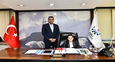 Çiğli Belediye Başkanı Yıldız, koltuğunu ilkokul öğrencisi Kırkmalı'ya devretti 