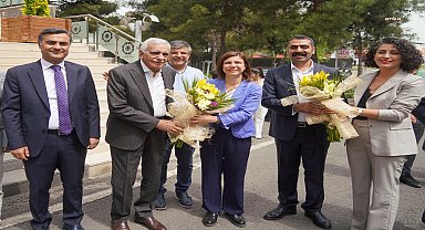 DEM Partili büyükşehir belediye başkanları Diyarbakır'da bir araya geldi