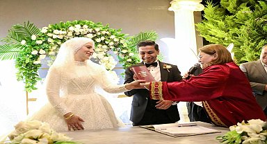 Didim Belediye Başkanı Gençay, ilk nikahını kıydı