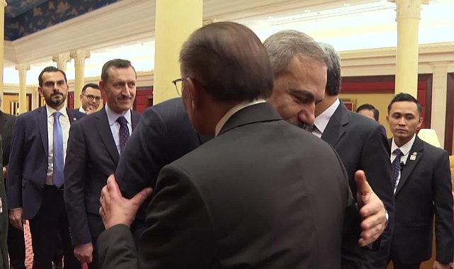 DIŞİŞLERİ BAKANI FİDAN, RİYA'DA MALEZYA BAŞBAKANI İBRAHİM İLE GÖRÜŞTÜ