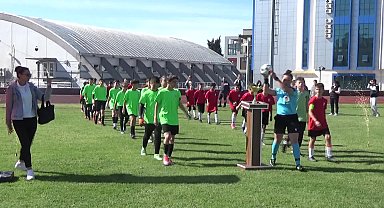 Edirne Valisi Sezer: "Spora hiç gitmeyen 1700 öğrencimiz mahalle ligi projesi kapsamında yer aldı"
