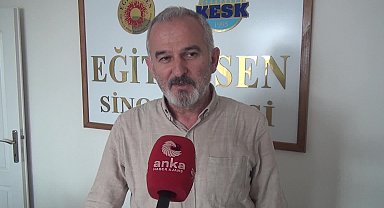 EĞİTİM SEN SİNOP ŞUBE BAŞKANI UZUN, SEÇİM GÜNÜ BİR İLKOKULDA BAZI SENDİKALARIN PANOLARININ KAPATILMASINA TEPKİ GÖSTERDİ
