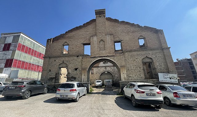 ELAZIĞ'DA OTOPARK OLARAK KULLANILAN TARİHİ ERMENİ KİLİSESİ, DİYARBAKIR KÜLTÜR VE TABİAT VARLIKLARINI KORUMA KURULU KARARIYLA MÜHÜRLENDİ
