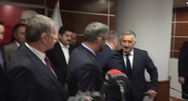 ERZURUM'DA ÜÇÜNCÜ KEZ BÜYÜKŞEHİR BELEDİYE BAŞKANLIĞINA SEÇİLEN AKP'Lİ SEKMEN MAZBATASINI ALDI