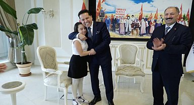 Esenyurt Belediye Başkan Özer, koltuğunu 4. sınıf öğrencisi Düz'e devretti