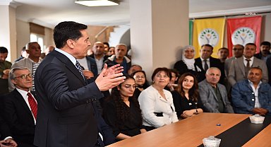 Esenyurt Belediye Başkanı Özer, ilçedeki siyasi partilerle bayramlaştı